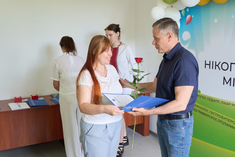 Медпрацівників Нікополя привітали напередодні професійного свята: фото