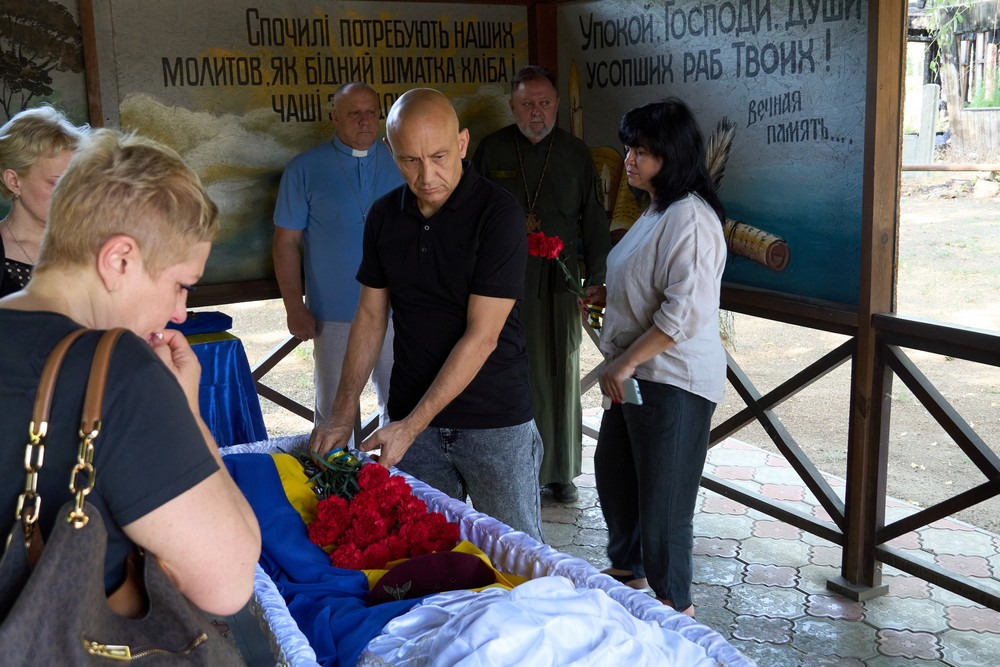 Нікополь сьогодні провів в останню путь Героя: фото