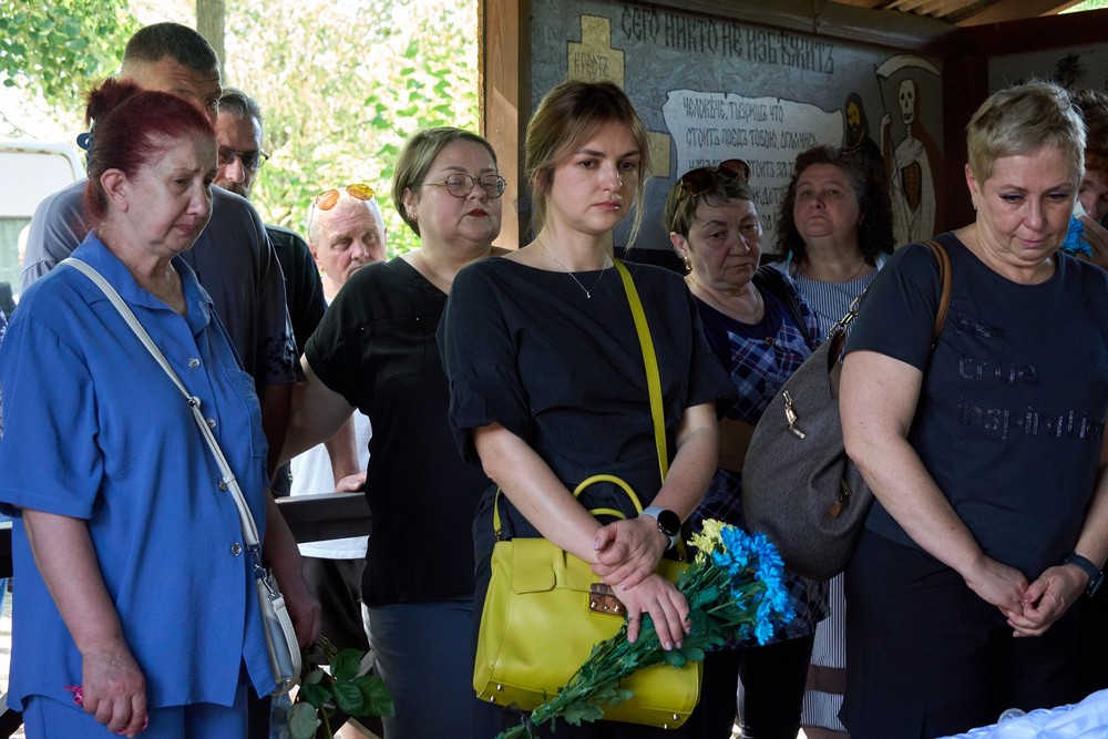 Нікополь сьогодні провів в останню путь Героя: фото