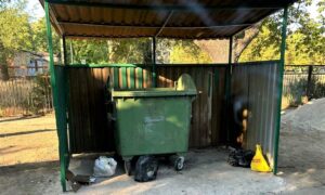 У Нікополі люди залишають сміттям біля порожніх контейнерів: мешканців закликають дбати про чистоту