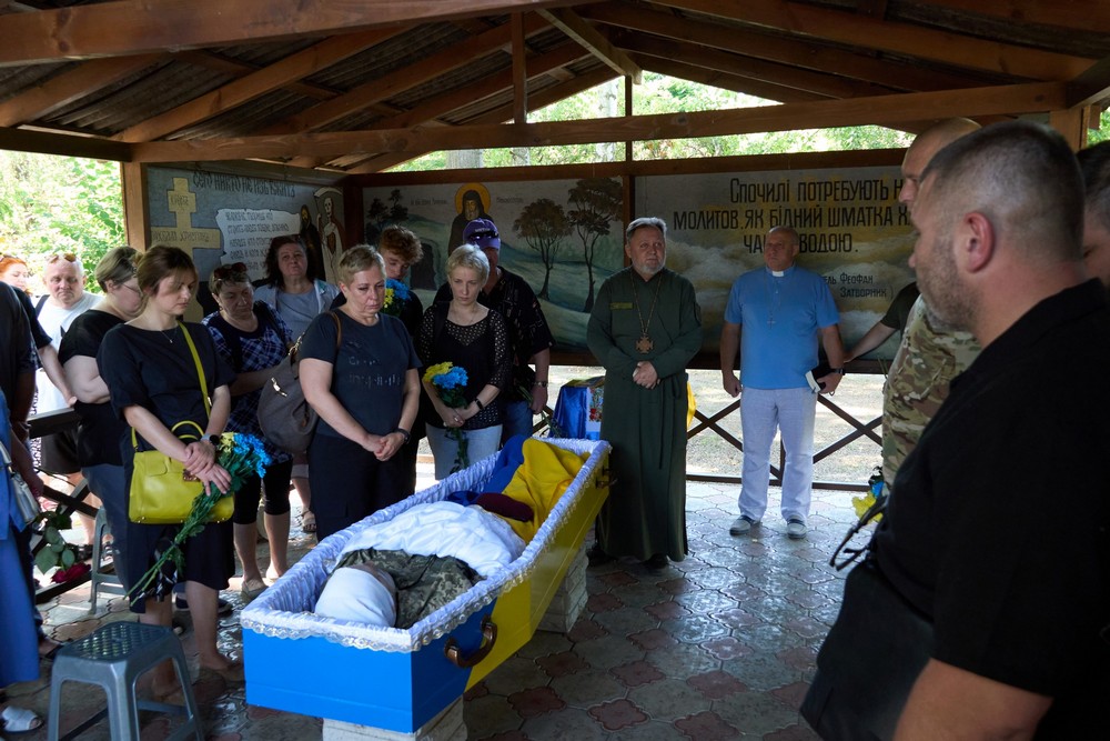 Нікополь сьогодні провів в останню путь Героя: фото