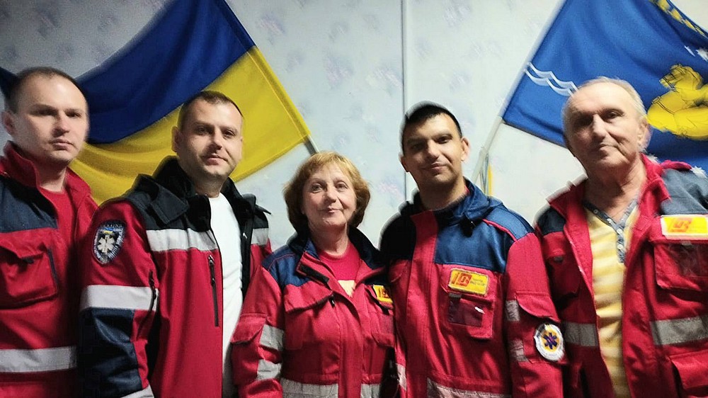 «Дзижчить дрон над головою — а не страшно»: парамедик з Нікопольської ЕМД майже 50 років рятує людей і не міг уявити, що доведеться працювати в умовах війни
