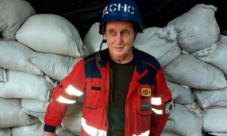 «Дзижчить дрон над головою — а не страшно»: парамедик з Нікопольської ЕМД майже 50 років рятує людей і не міг уявити, що доведеться працювати в умовах війни