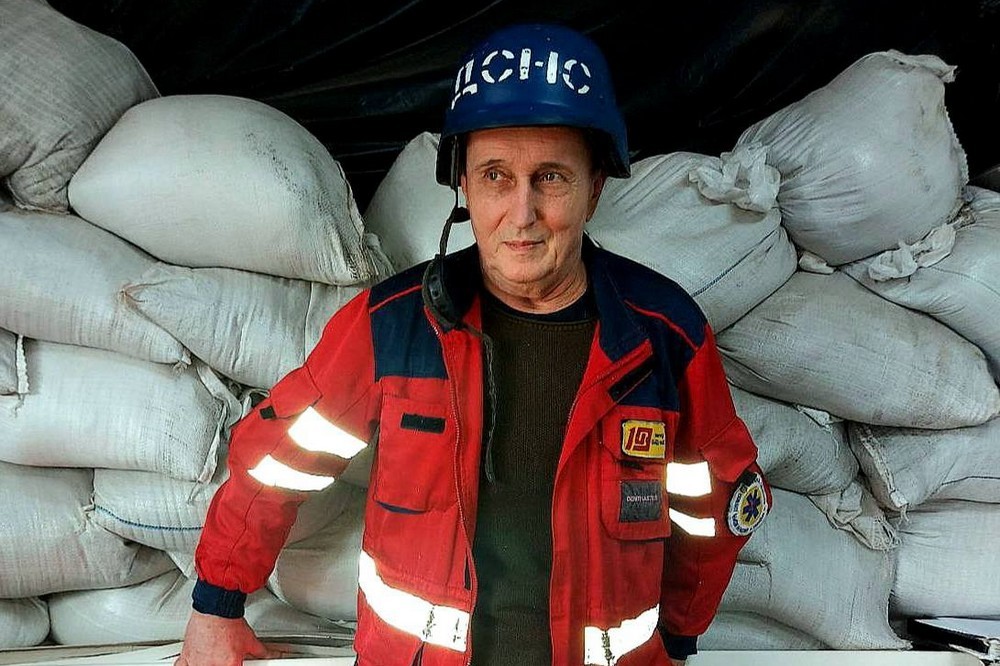 «Дзижчить дрон над головою — а не страшно»: парамедик з Нікопольської ЕМД майже 50 років рятує людей і не міг уявити, що доведеться працювати в умовах війни