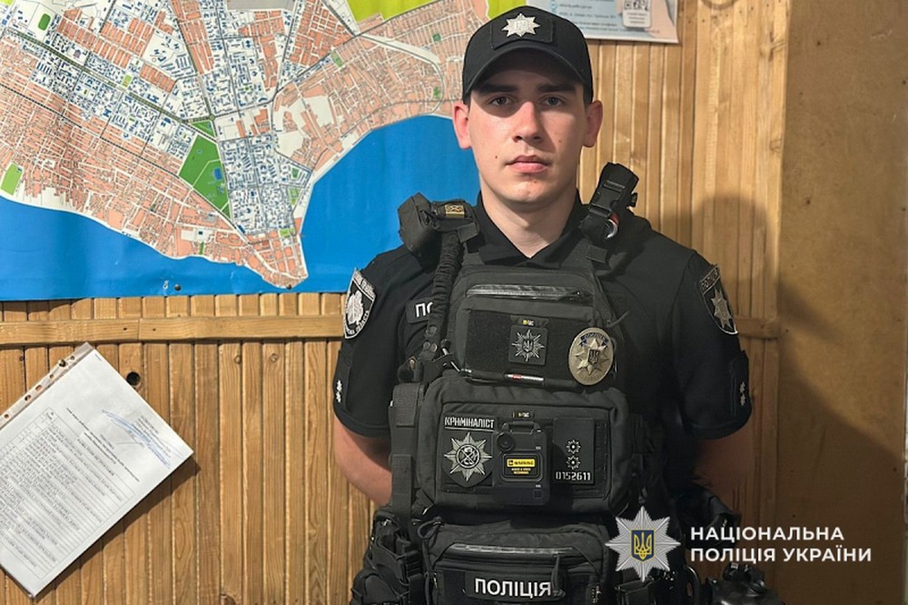 «Найважче було відповідати на дзвінки рідних тих, хто вже ніколи не підніме слухавку»: поліція Нікопольщини три роки працює під обстрілами (фото, відео)