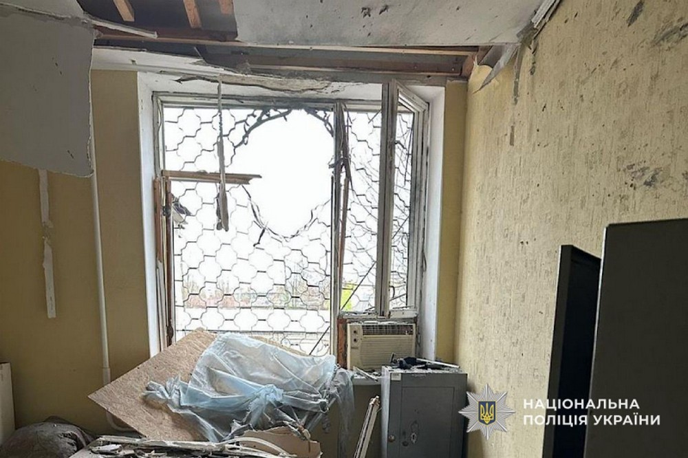 «Найважче було відповідати на дзвінки рідних тих, хто вже ніколи не підніме слухавку»: поліція Нікопольщини три роки працює під обстрілами (фото, відео)