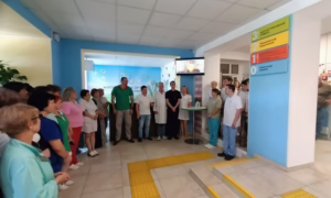 Дитяча лікарня Нікополя сьогодні вшанувала Героїв у білих халатах 2
