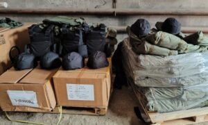 Комунальники Нікополя отримали бронежилети і шоломи від благодійників