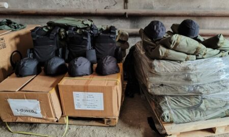 Комунальники Нікополя отримали бронежилети і шоломи від благодійників