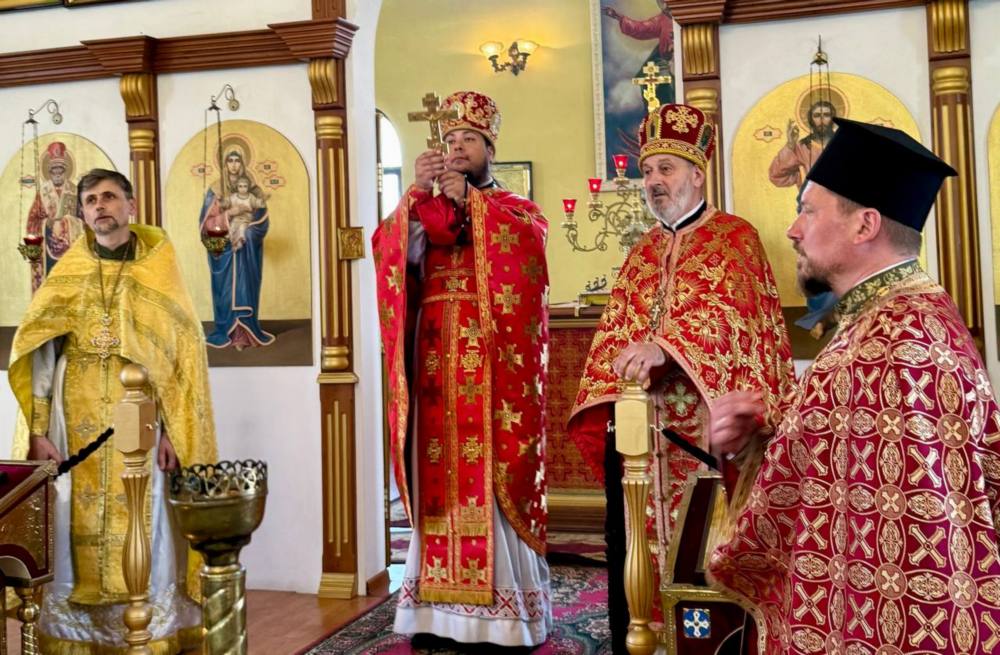 Обласний благочинний подарував священицький срібний хрест священнику з Кривого Рога 2