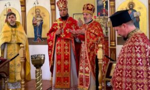 Обласний благочинний подарував священицький срібний хрест священнику з Кривого Рога 3