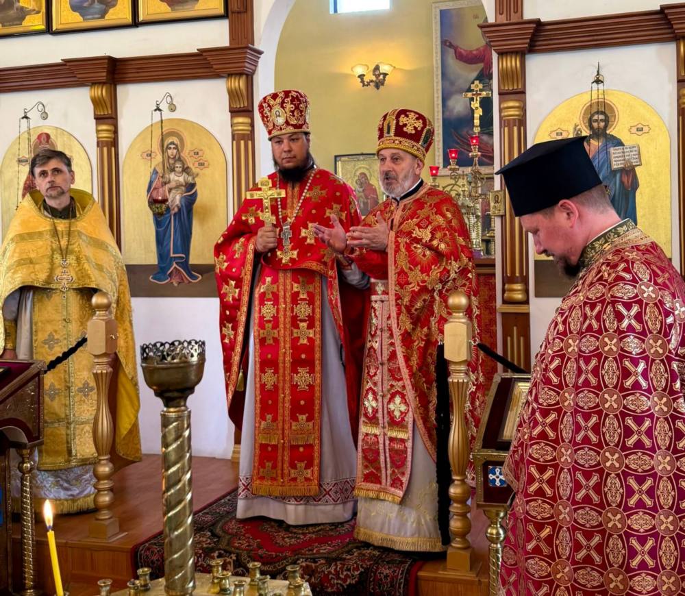 Обласний благочинний подарував священицький срібний хрест священнику з Кривого Рога 3