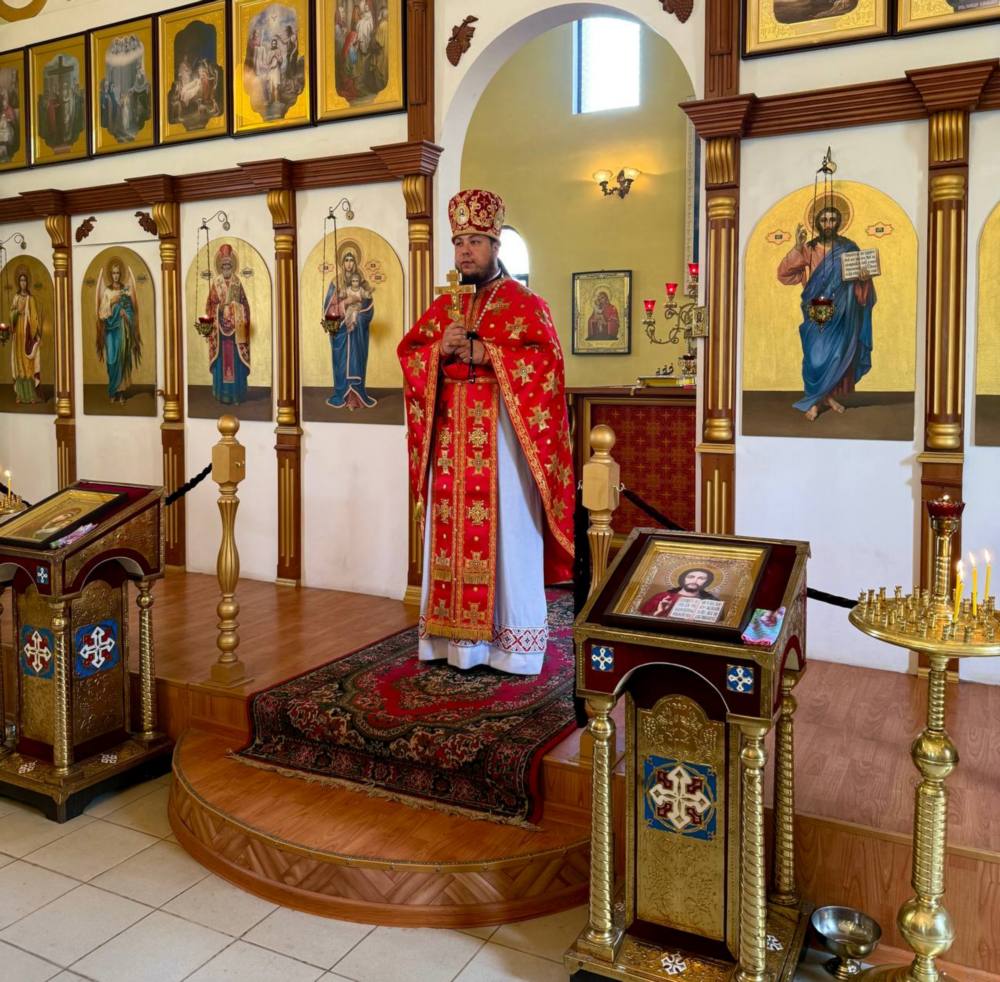Обласний благочинний подарував священицький срібний хрест священнику з Кривого Рога 8