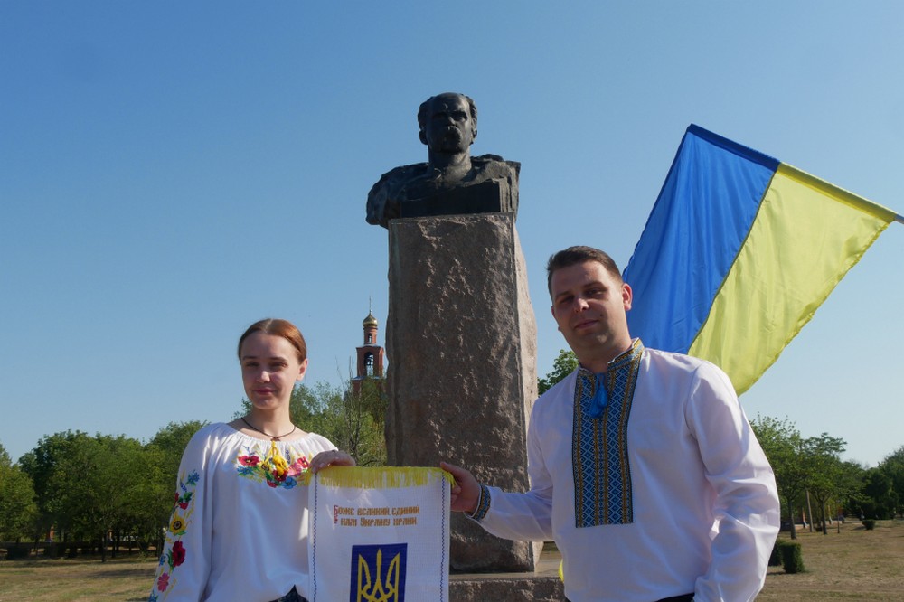 У Покрові сьогодні відзначили День української державності: фото