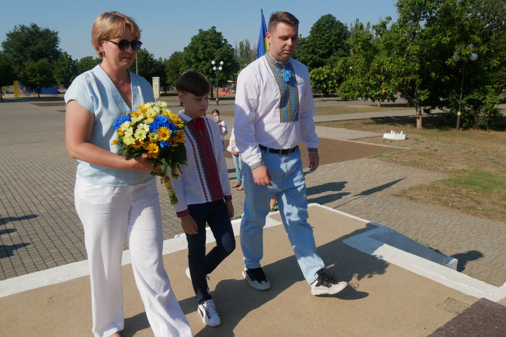 У Покрові сьогодні відзначили День української державності: фото