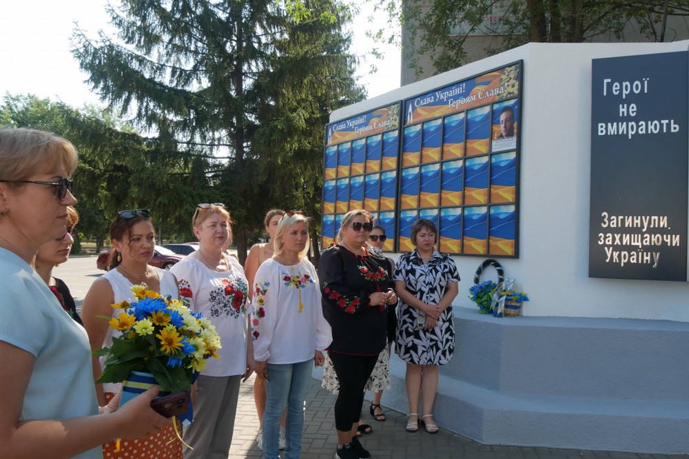 У Покрові сьогодні відзначили День української державності: фото