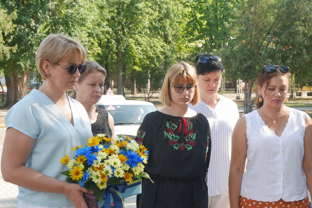 У Покрові сьогодні відзначили День української державності: фото