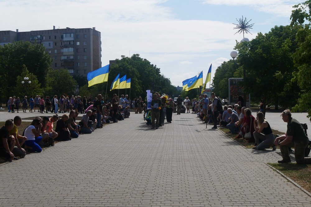 Покров сьогодні провів в останню путь полеглого Захисника (фото) 5