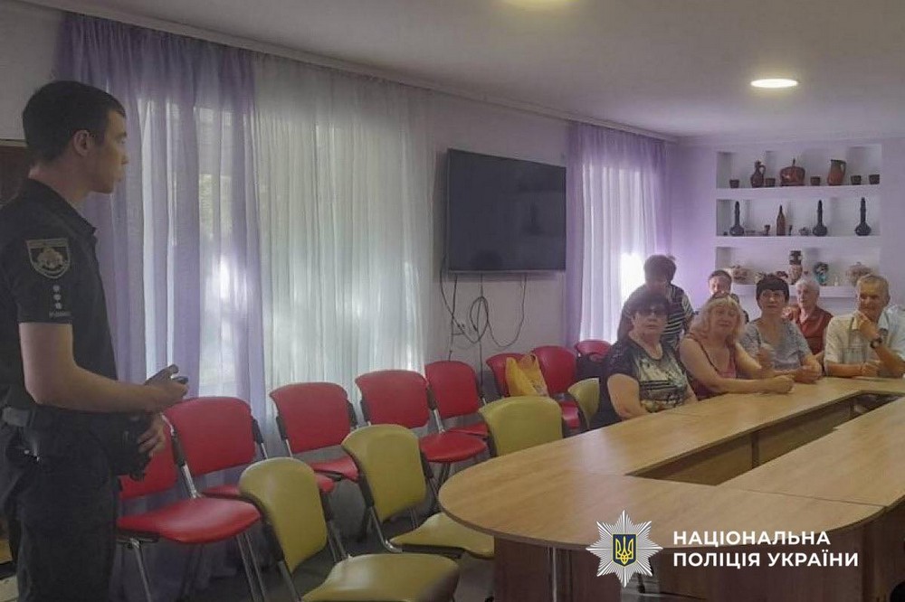  Поліцейські Нікопольщини відзвітували перед населенням за перше півріччя 2025 року 5