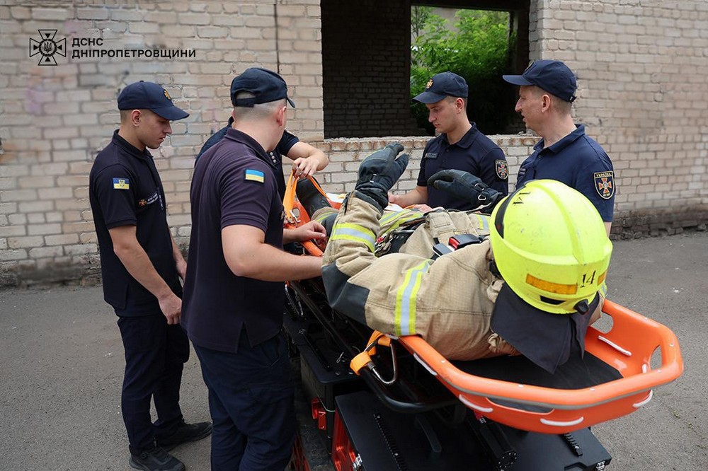 Рятувальники Дніпропетровщини отримали безпілотний наземний роботизований комплекс Colossus ( 4