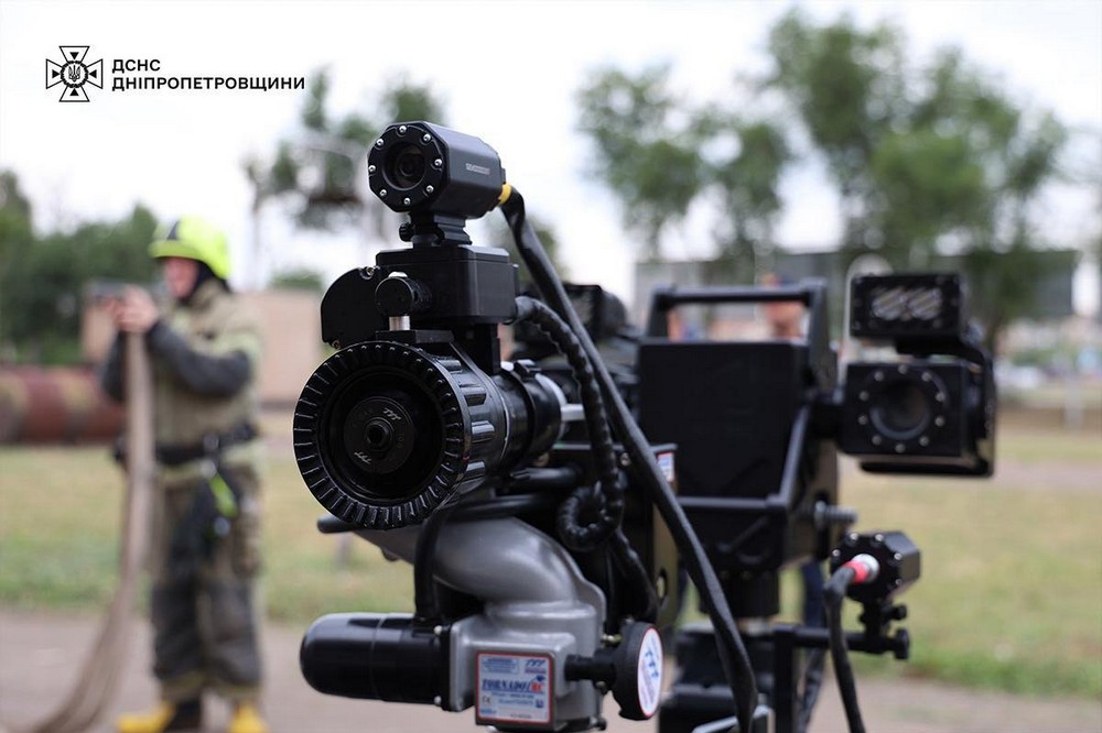Рятувальники Дніпропетровщини отримали безпілотний наземний роботизований комплекс Colossus ( 5