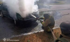 У Нікополі сьогодні згоріла автівка