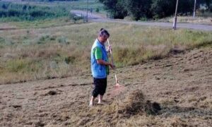 У селі біля Нікополя комунальники провели роботи з благоустрою території (фото) 4