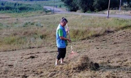 У селі біля Нікополя комунальники провели роботи з благоустрою території (фото) 4