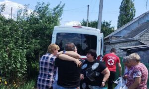 Загін швидкого реагування Нікополя евакуював родину з їх улюбленцями до більш безпечного місця