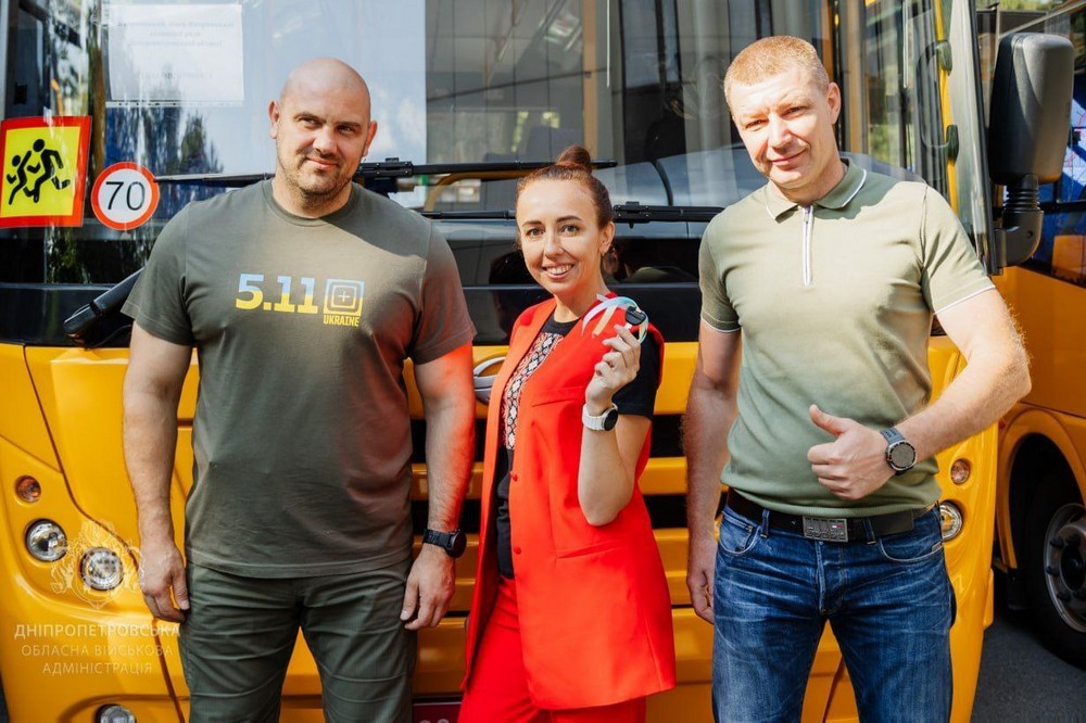 Заклади Дніпропетровщини отримали ще 10 шкільних автобусів (фото) 10