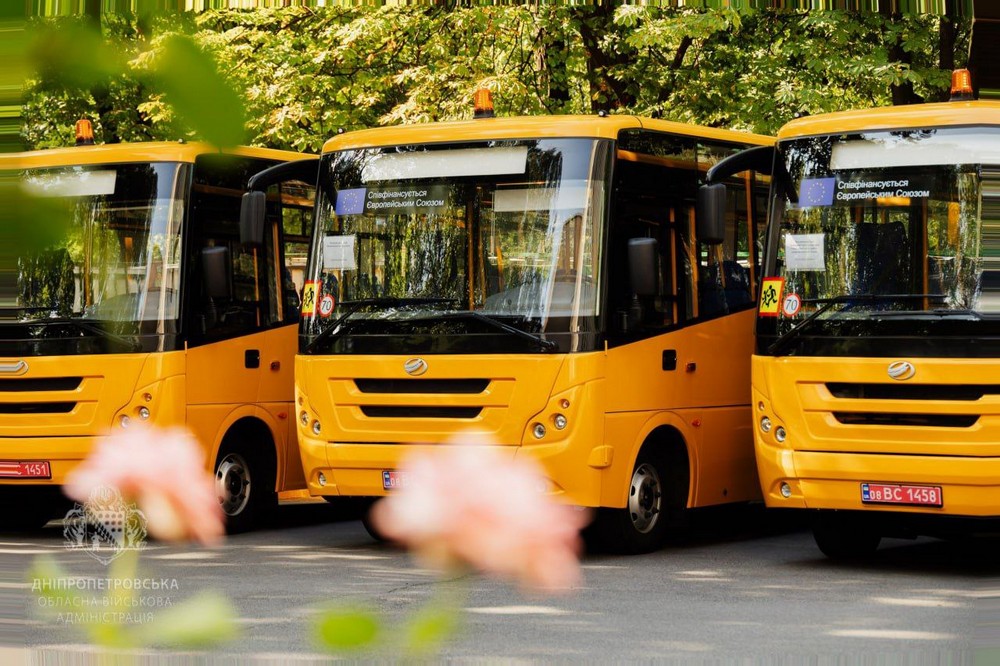 Заклади Дніпропетровщини отримали ще 10 шкільних автобусів (фото) 2
