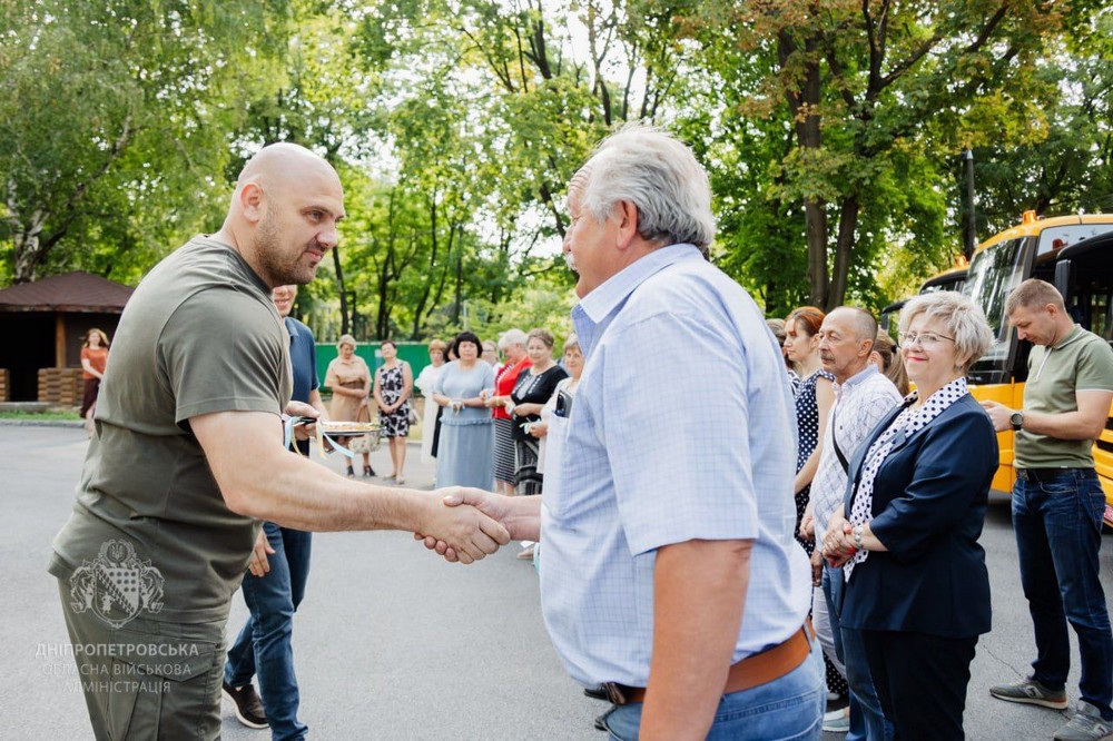 Заклади Дніпропетровщини отримали ще 10 шкільних автобусів (фото) 5