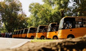 Заклади Дніпропетровщини отримали ще 10 шкільних автобусів (фото) 6