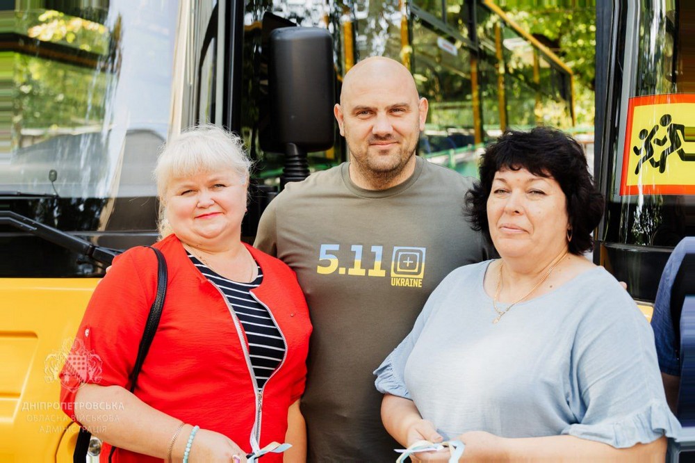 Заклади Дніпропетровщини отримали ще 10 шкільних автобусів (фото) 8