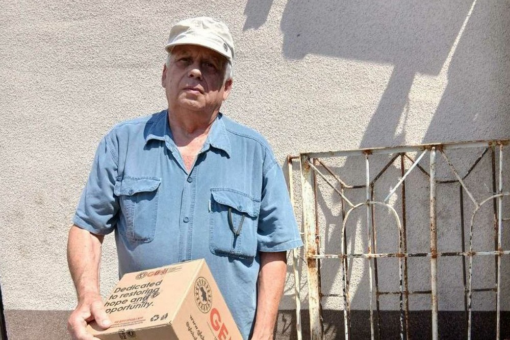 Жителям Марганецької громади видали понад 4 тисячі пляшок води (фото) 1 Жителям Марганецької громади 9