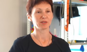 Була на ринку у Нікополі, коли прилетів дрон: пораненій жінці з ампутацією нижньої кінцівки допомогли в Superhumans Dnipro