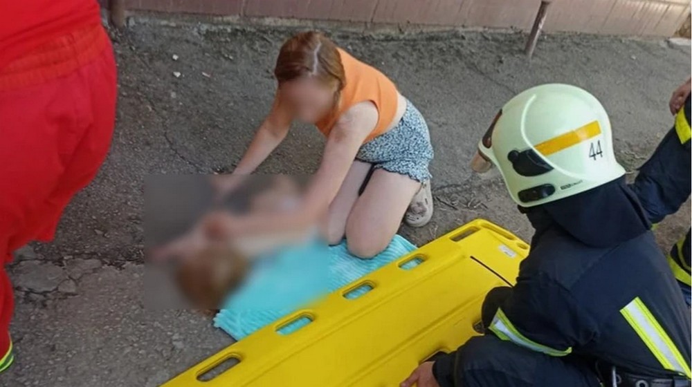 Дівчинка випала з 4 поверху у Покрові