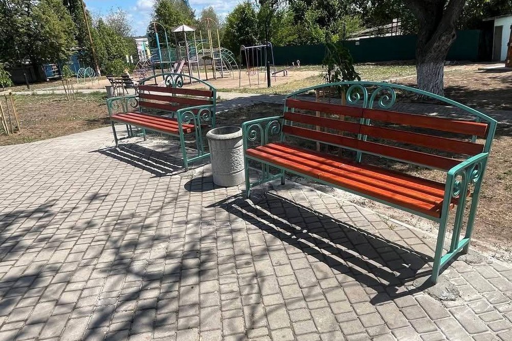 У селі біля Нікополя встановили 8 нових лавок (фото) 1 біля Нікополя