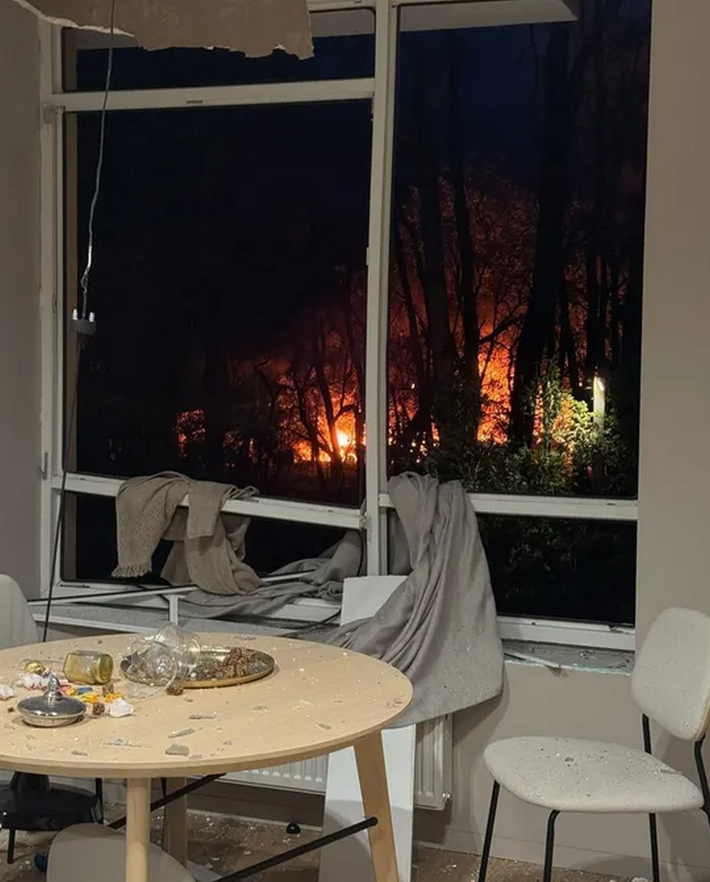 Відома телеведуча з Дніпропетровщини показала свою понівечену під час сьогоднішньої атаки квартиру у Києві