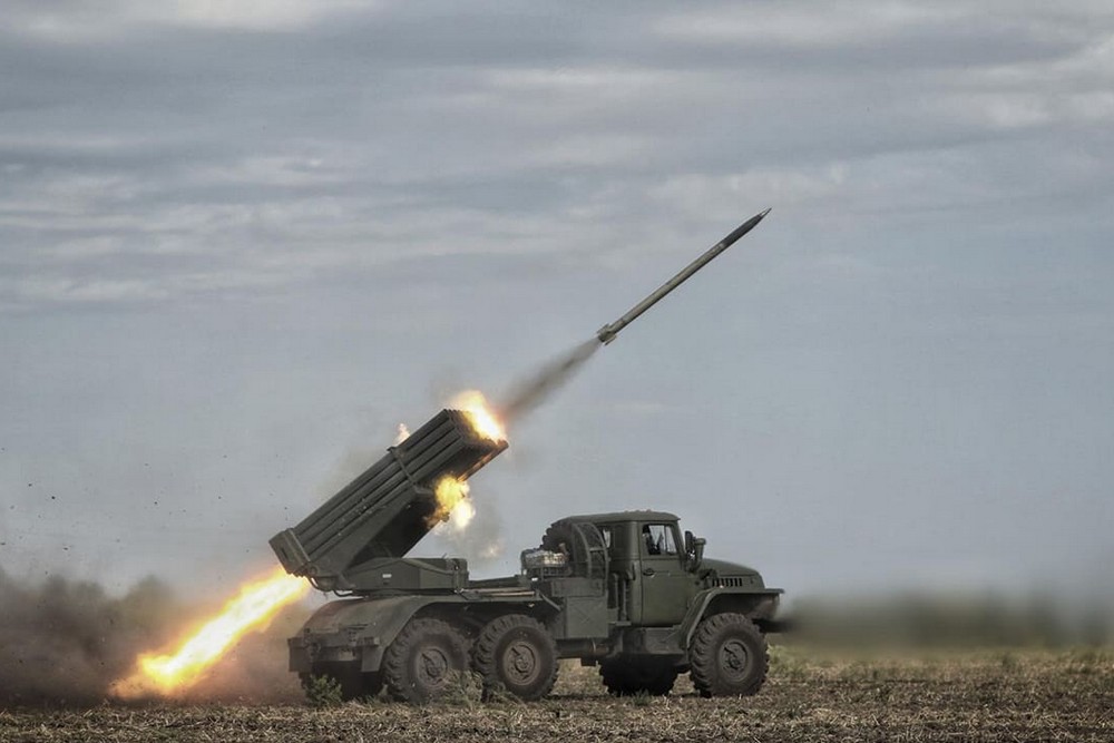 Ворог вдарив по Нікопольщині з РСЗВ "Град", атакував дронами, під ударом був і Синельниківський район 1 Ворог вдарив в по Нікопольщині з РСЗВ "Град", атакував дронами, під ударом був і Синельниківський район