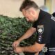 Поліцейські Нікопольщини плетуть маскувальні сітки для ЗСУ разом з волонтерами (фото)