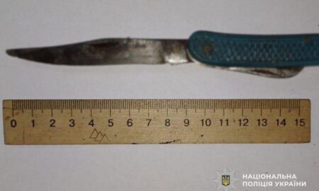 У Покрові чоловік напав на перехожого з ножем на вулиці