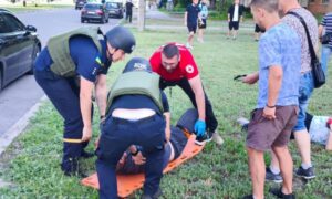 У Нікополі дрон влучив у людей: 4 поранених, один чоловік «важкий»