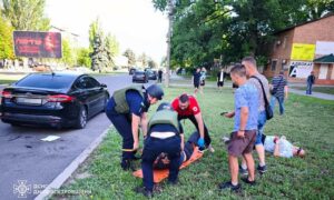 У Нікополі рятувальники надали першу допомогу пораненим під час обстрілу 2 липня