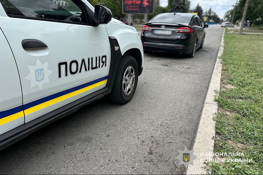 О 8-й ранку ворог вдарив по центру Нікополя: поліція показала відео перших хвилин після кривавої атаки і розповіла про наслідки обстрілів області за добу