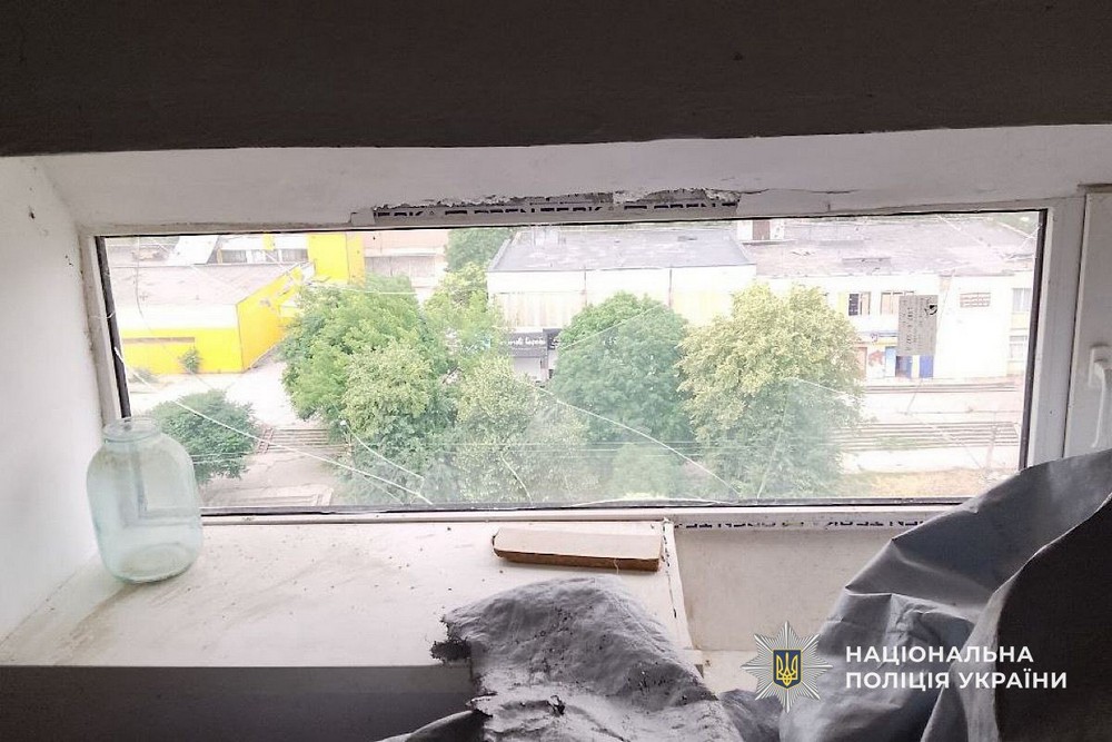 Фото наслідків ворожих атак на Нікополь