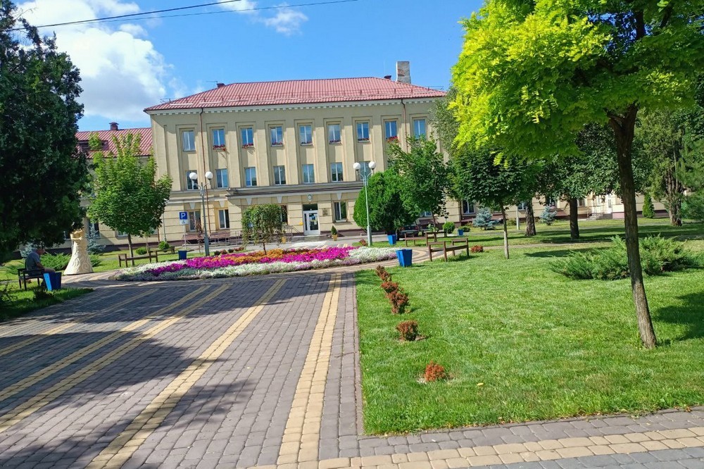 Дитяча лікарня Нікополя похвалилася своєю доглянутою територією