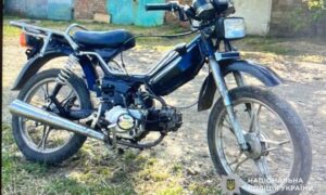 Вкрали мотоцикл з під’їзду і продали за 10 000 грн: на Нікопольщині затримали двох зловмисників