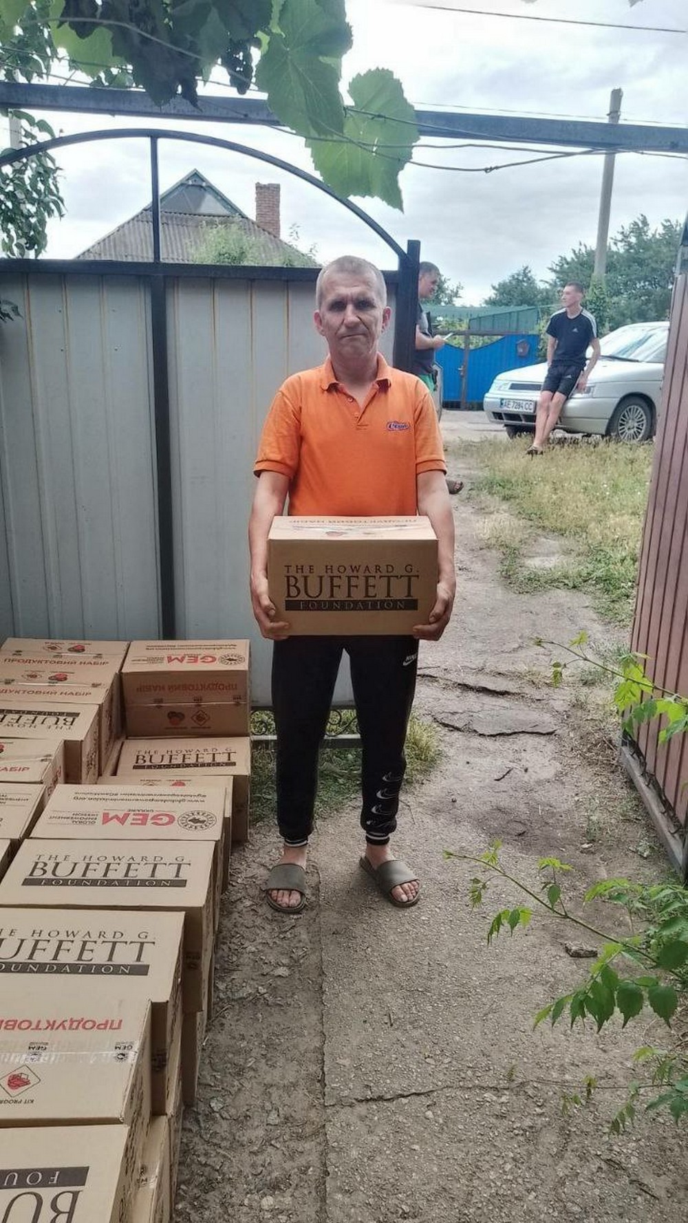 Мешканці Марганця отримали 1440 продуктових наборів від "GEM": фото