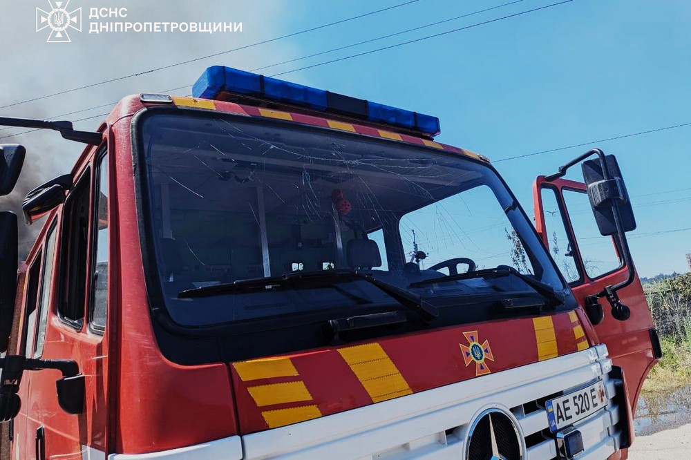 Двоє рятувальників постраждали внаслідок удару по Кривому Рогу: фото
